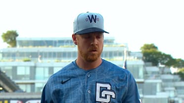 Richard Lovelady escapes the bases-loaded jam