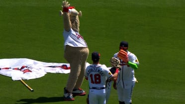 Bravos celebran triunfo con Blooper