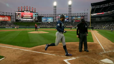 Julio Rodríguez's solo home run (6)