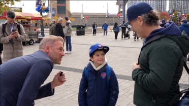 Ryan Dempster gives away World Series tickets to fans