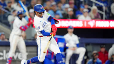 Remontada de 4 carreras de los Azulejos