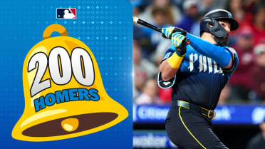 Kyle Schwarber's 200th home run as a Phillie (13)