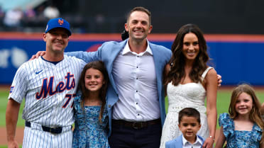 David Wright and family throw out first pitches