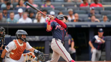 Mike Yastrzemski impulsa con doble