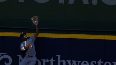 Michael A. Taylor robs a homer with a leaping grab