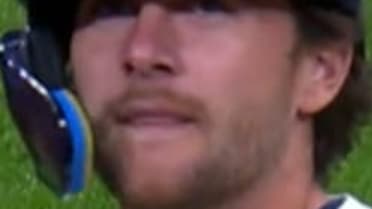 Los Cerveceros anotan 3 en sencillo de Brice Turang