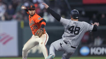 Giants turn a smooth double play after review