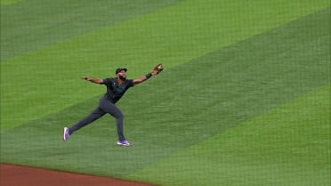 Amed Rosario reaches out for the snag