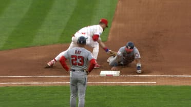 Jorbit Vivas picked off after challenge