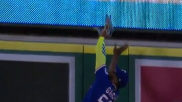Adolis García's home run robbery confirmed