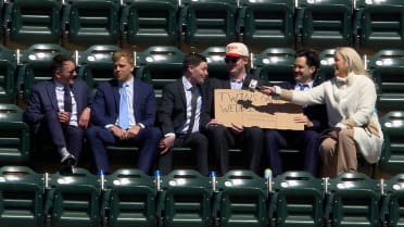 Pre-wedding Twins game for dressed up fans!