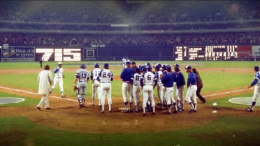 Costas on play-by-play calls for Aaron's 715th homer