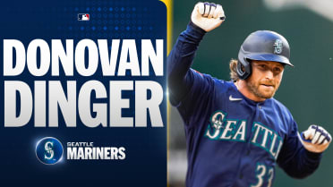 Brendan Donovan's leadoff homer (3)