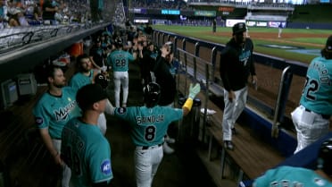Marlins take the lead with five-run 5th inning