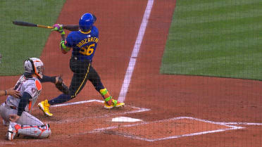 Data Viz: Randy Arozarena's 445-foot homer | 07/18/2025 | Seattle