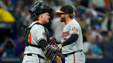 Cam Sanders sella la victoria de los Orioles