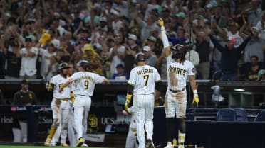 Padres score five runs in the 7th