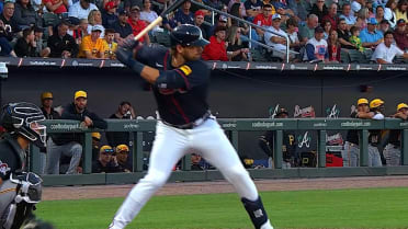 Jonrón de dos carreras de Austin Riley