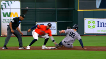 Yainer Diaz throws out Aaron Judge at 2nd, overturned