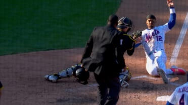 Pirates nab Francisco Lindor at home after review