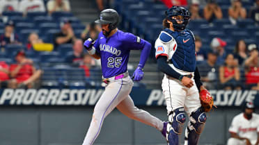 Warming Bernabel doubles, ball gets stuck in wall