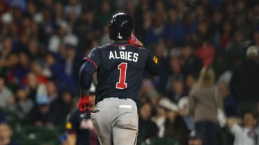 Ozzie Albies' solo homer (15)