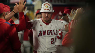 Trout conecta par de HR en el juego 