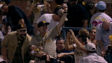Padres fan makes catch while holding baby