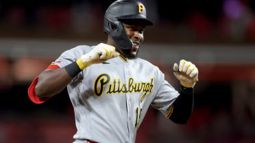 Oneil Cruz pega HR de dos carreras