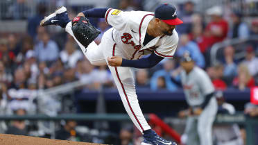 Martín Pérez lanza cinco entradas en blanco 