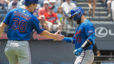 Luis Torrens's two-run home run (4)