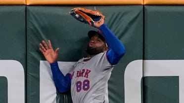Luis Robert Jr.'s leaping catch at the wall