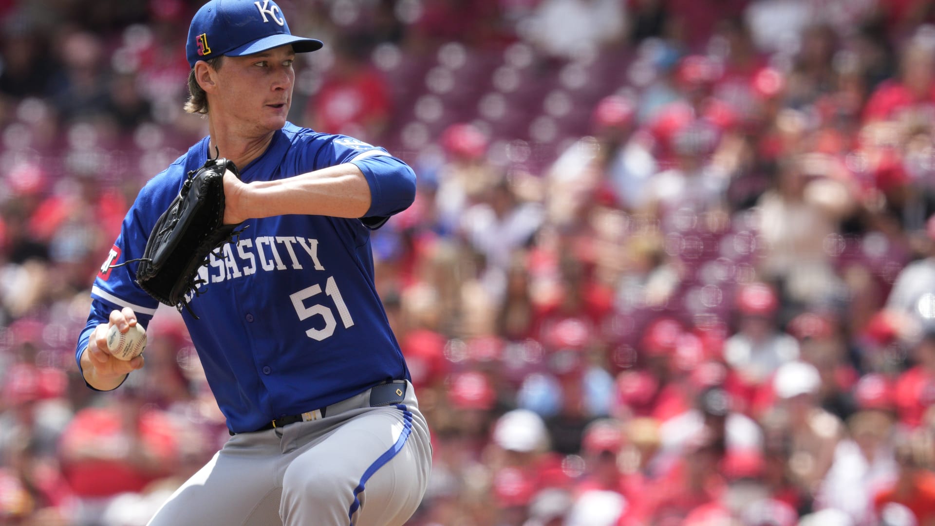 Brady Singer has scoreless start, Dairon Blanco homers as Royals sweep Reds