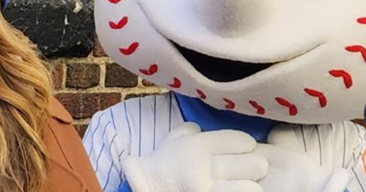 MLB gives back for Thanksgiving