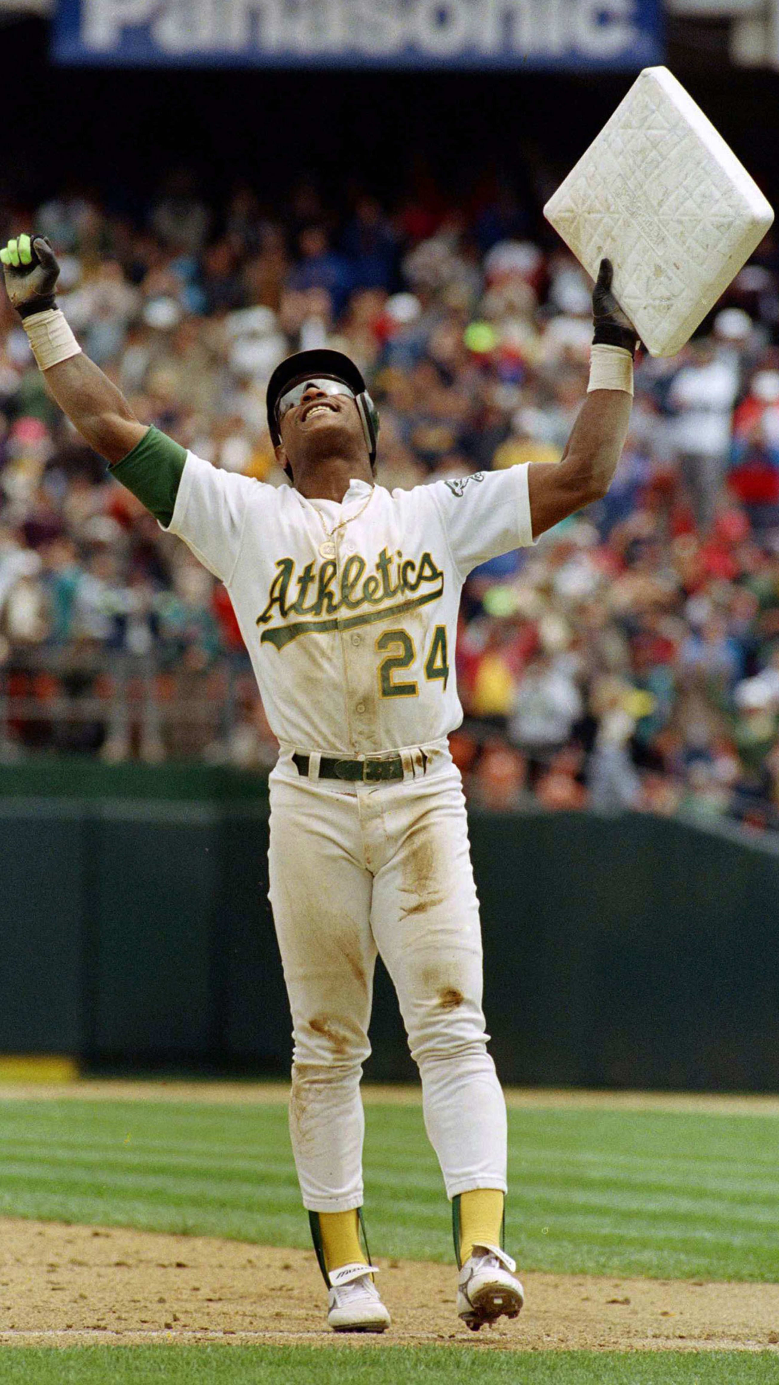 Rickey Henderson sets MLB walk record