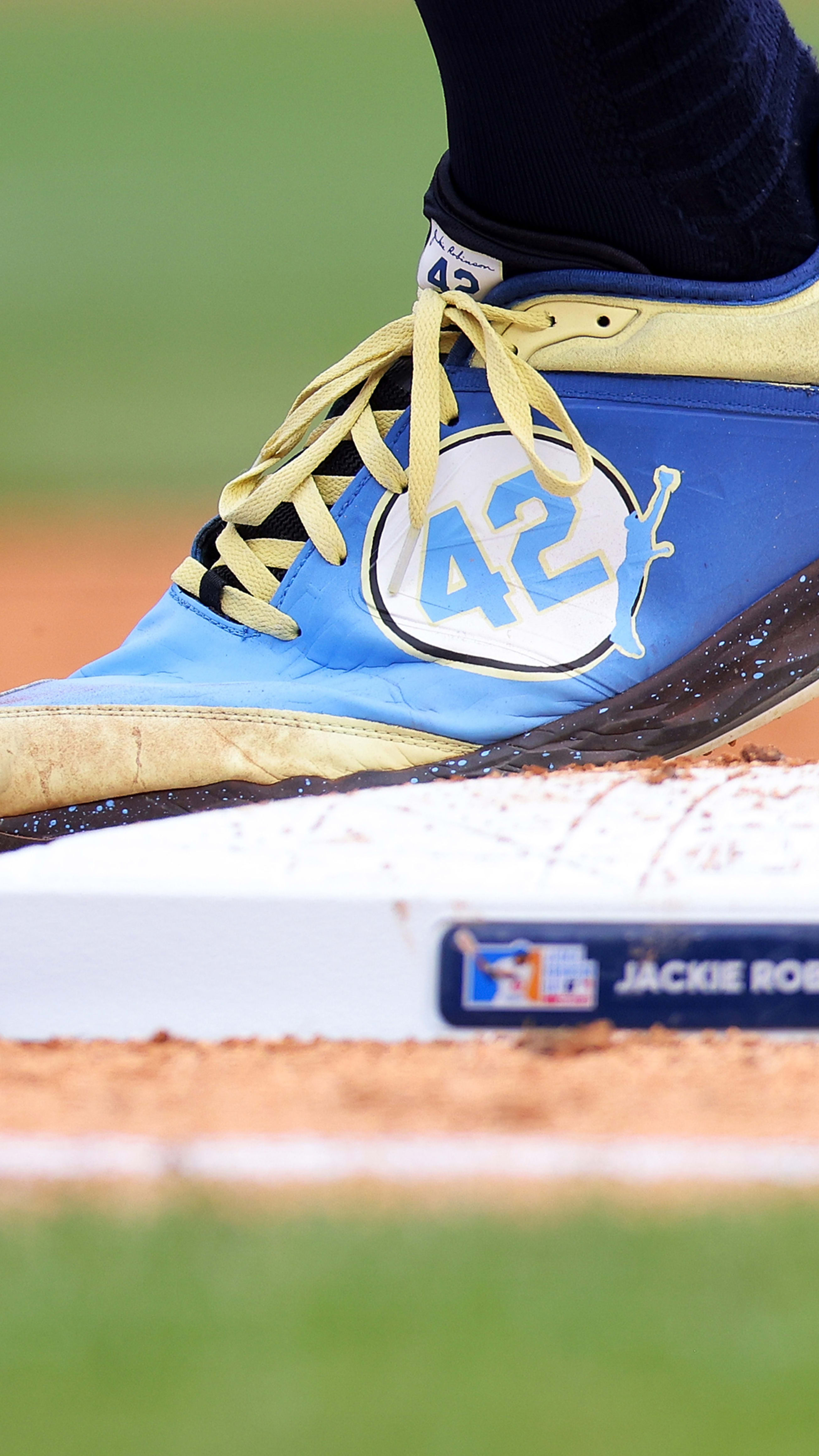 MLB Stories - MLB players' Jackie Robinson Day gear and cleats