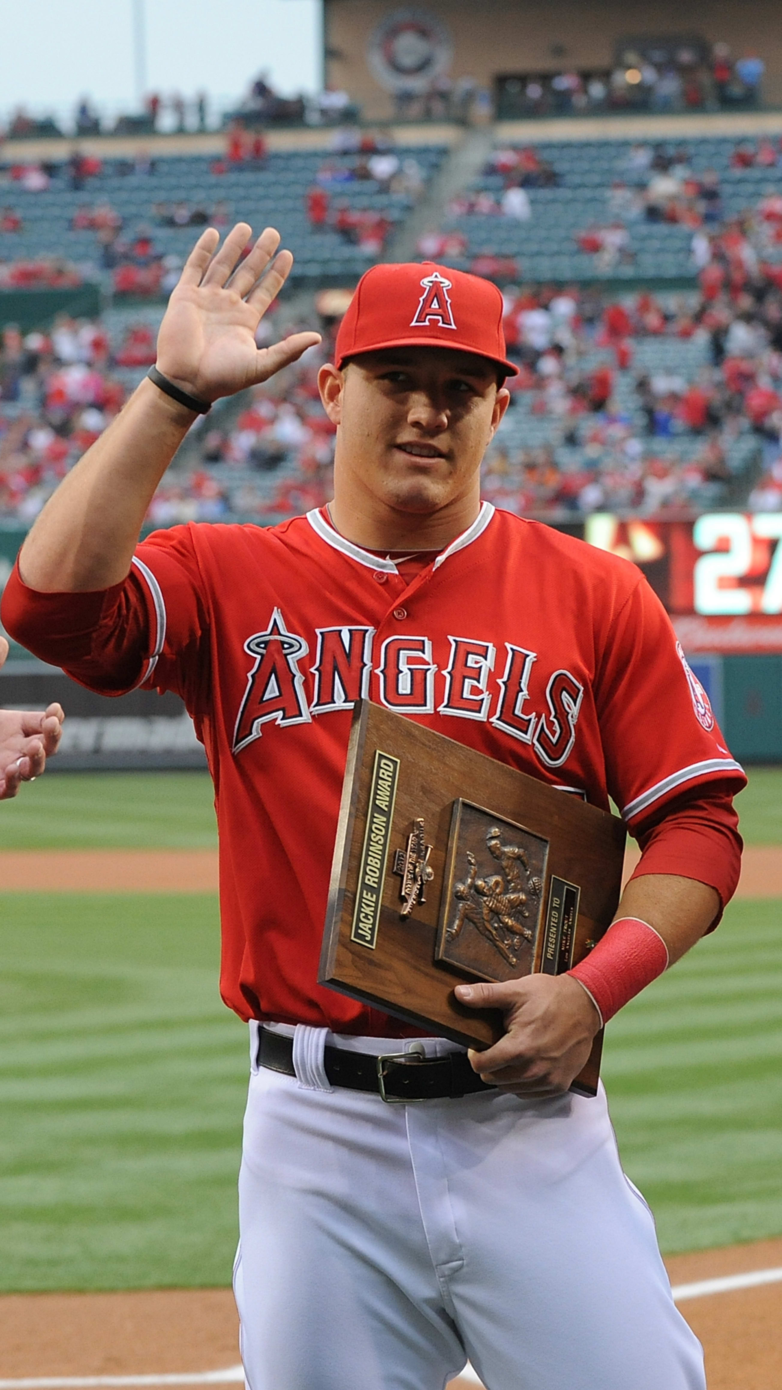 Mike Trout wins A.L. Rookie of the Year Award, unanimously (of course) 