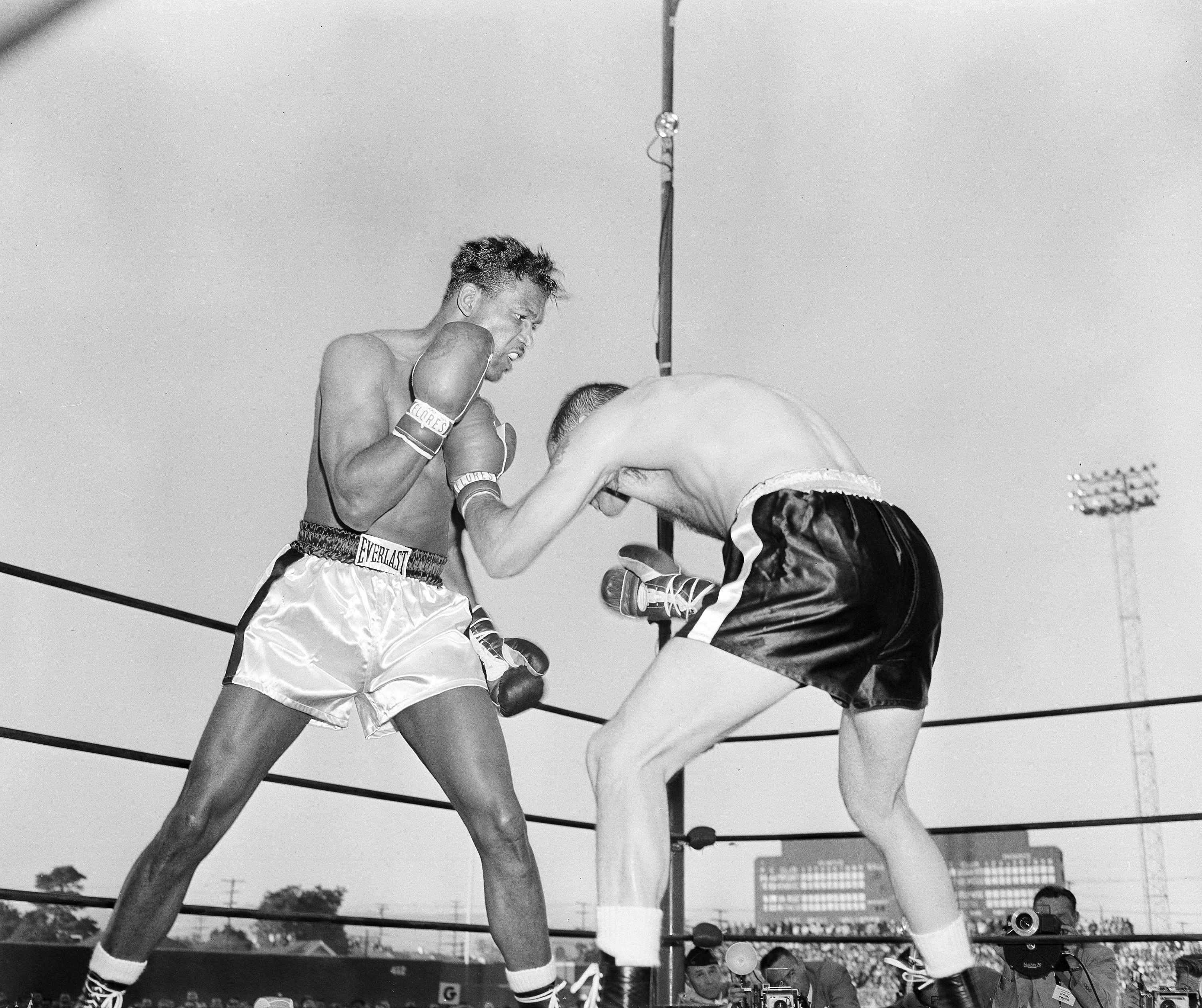 Sugar Ray Robinson (L) in the opening round of his middleweight title defense vs. Bobo Olson at Wrigley Field in Los Angeles, May 18, 1956. (AP Photo)