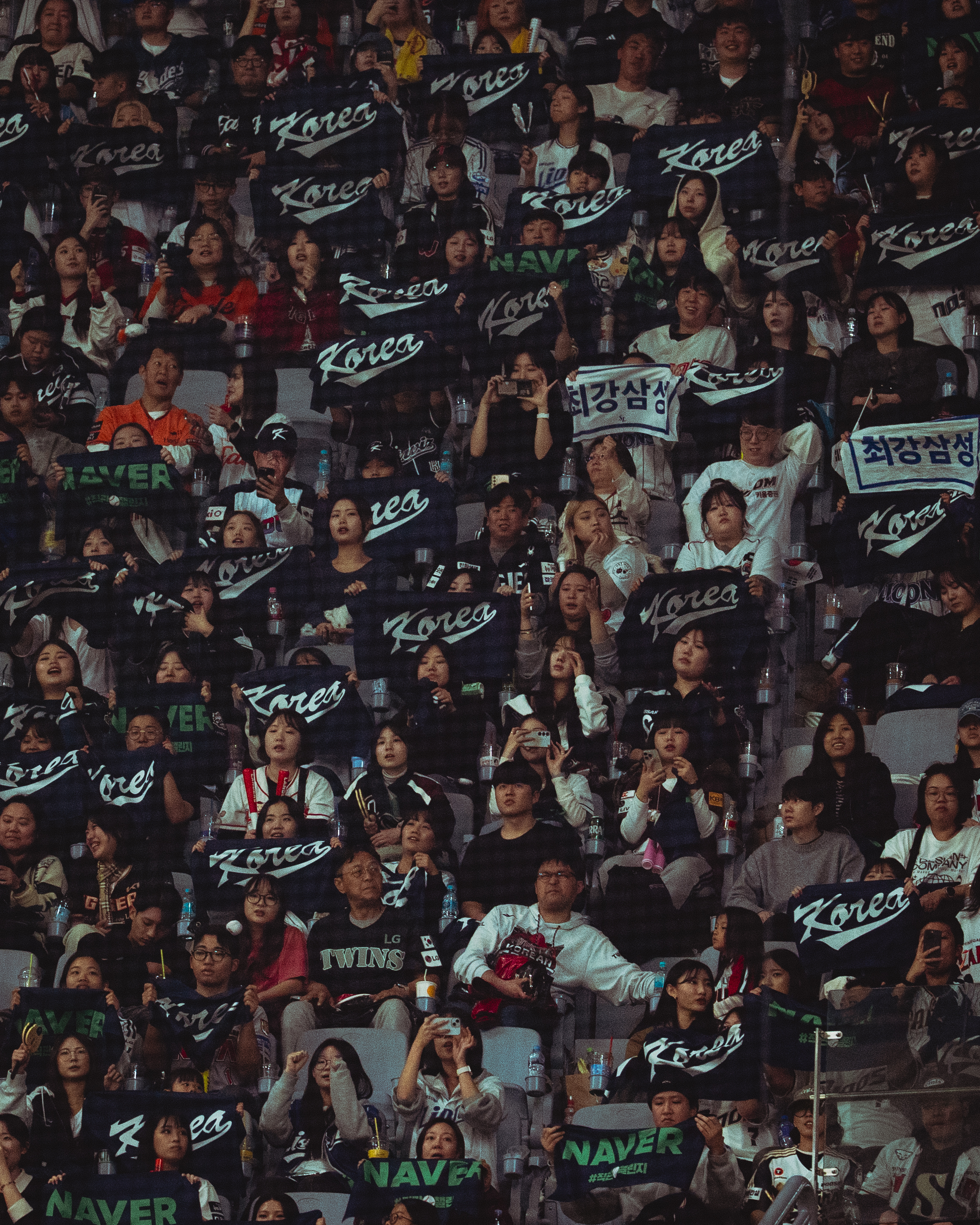 Fans filled the Gocheok Sky Dome for the two-game exhibition series. Photo by Matyáš Fous.