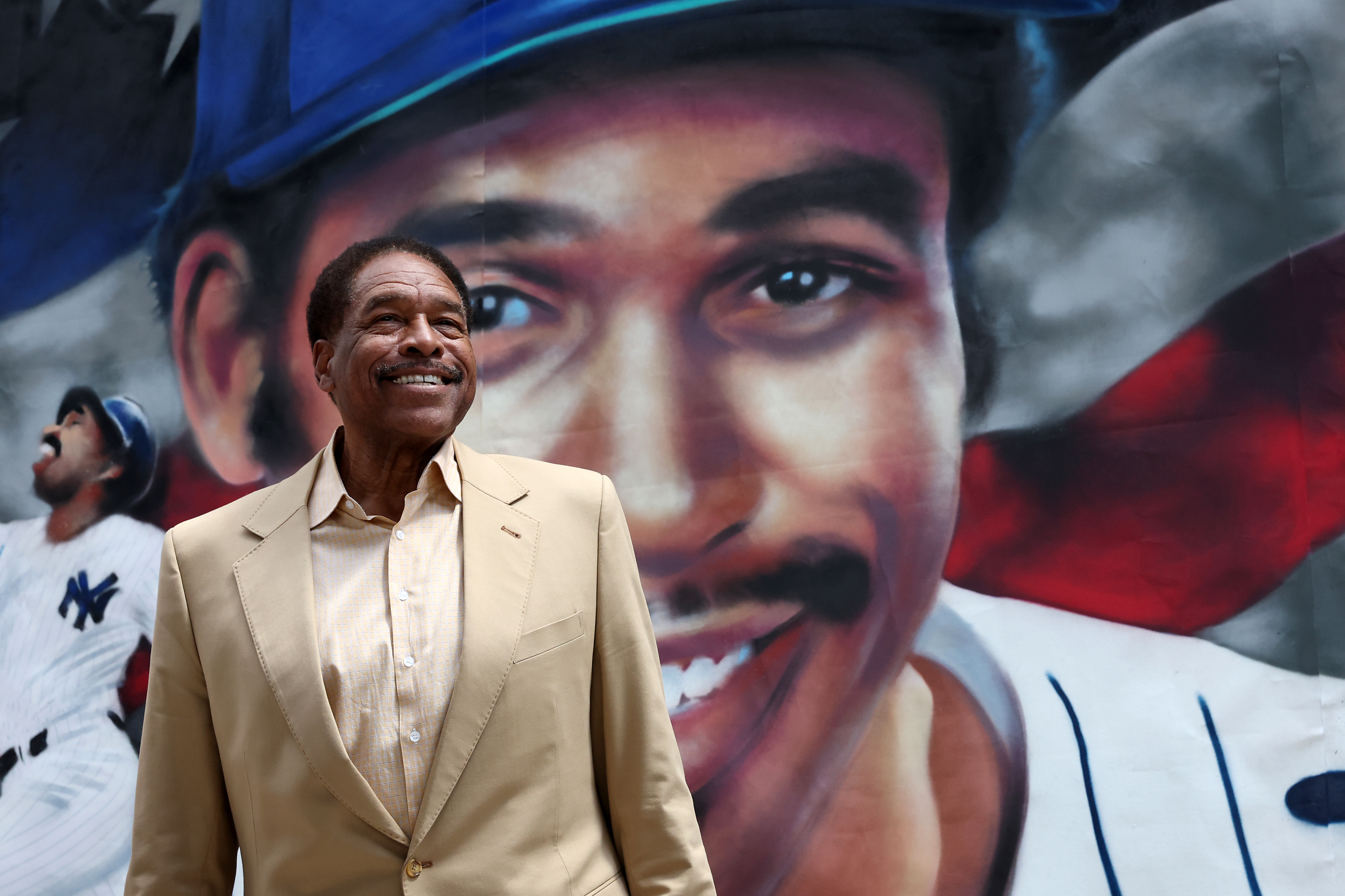 Dave Winfield standing in front of his mural.