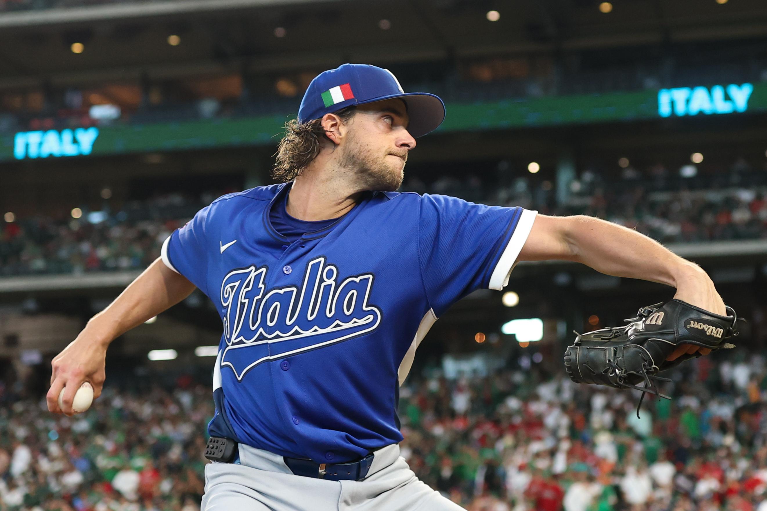 Aaron Nola durante su apertura previa a las semifinales del Clásico Mundial de Béisbol 2026 con Italia