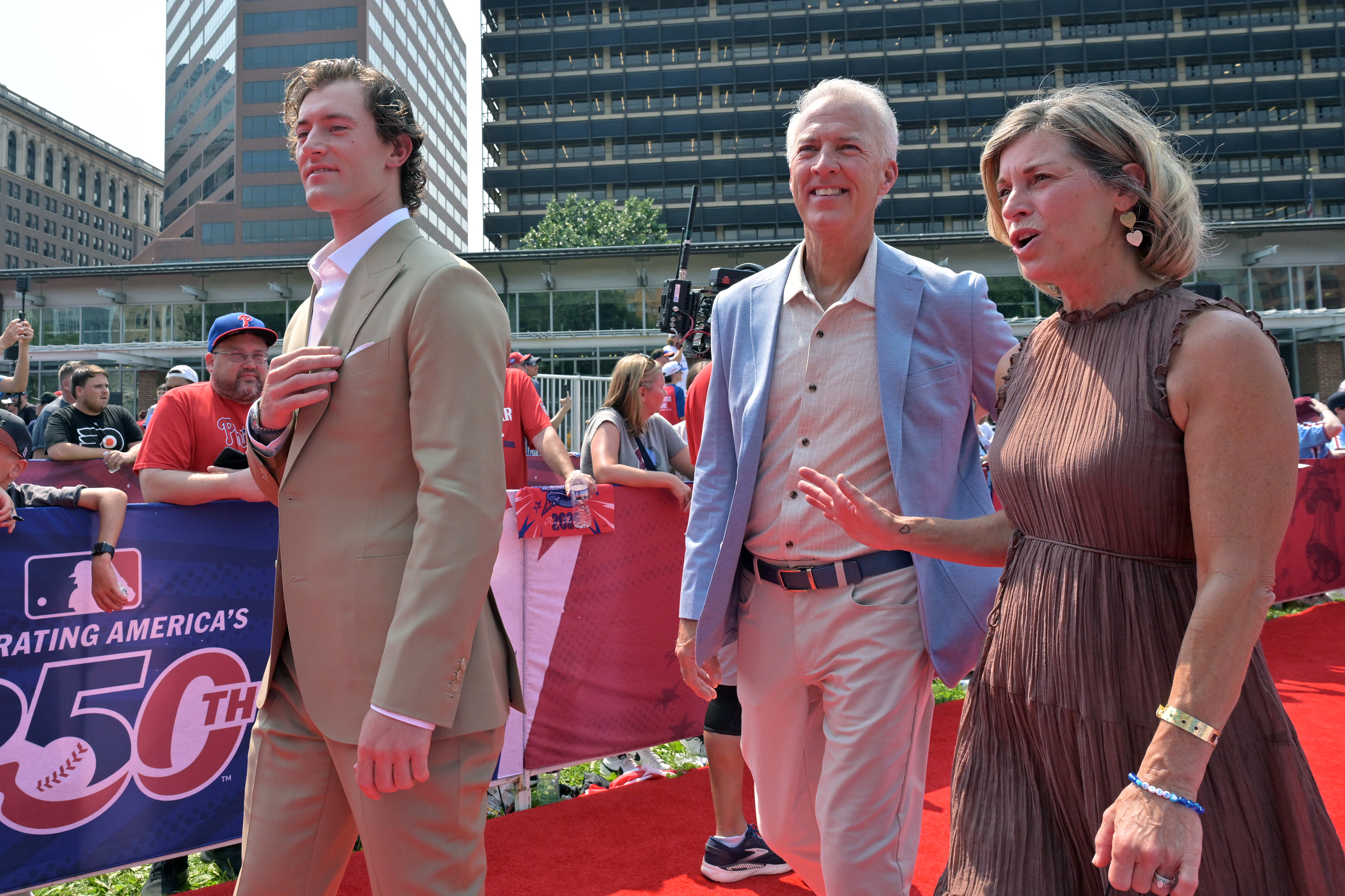 Jacob Latz in a khaki suit alongside his family (Getty Images)
