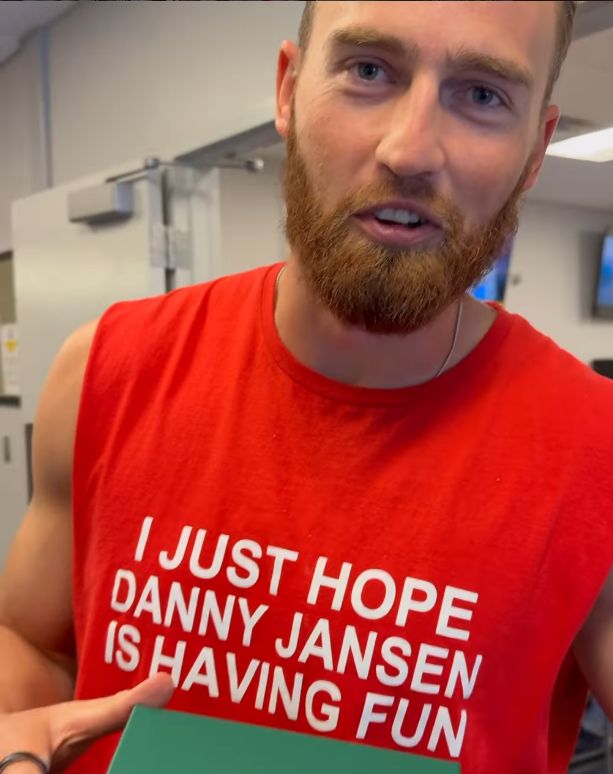 Brandon Nimmo sports his "I just hope Danny Jansen is having fun" shirt.
