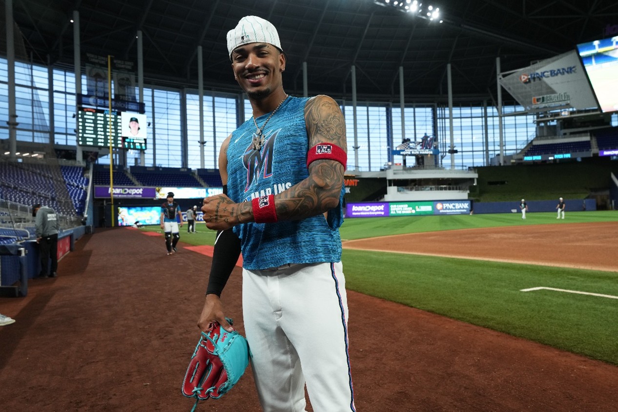 Miami reliever Ronny Henriquez sports a "4-ALS" armband.
