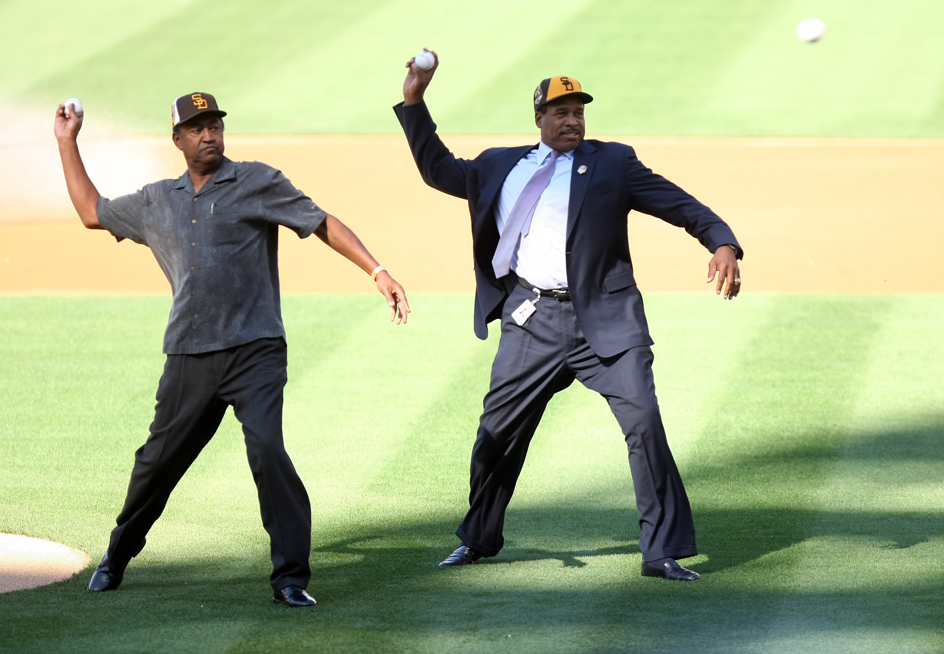 Ollie Brown (left) and Dave Winfield throw out first pitches in San Diego on Opening Day 2009. (Getty Images)
