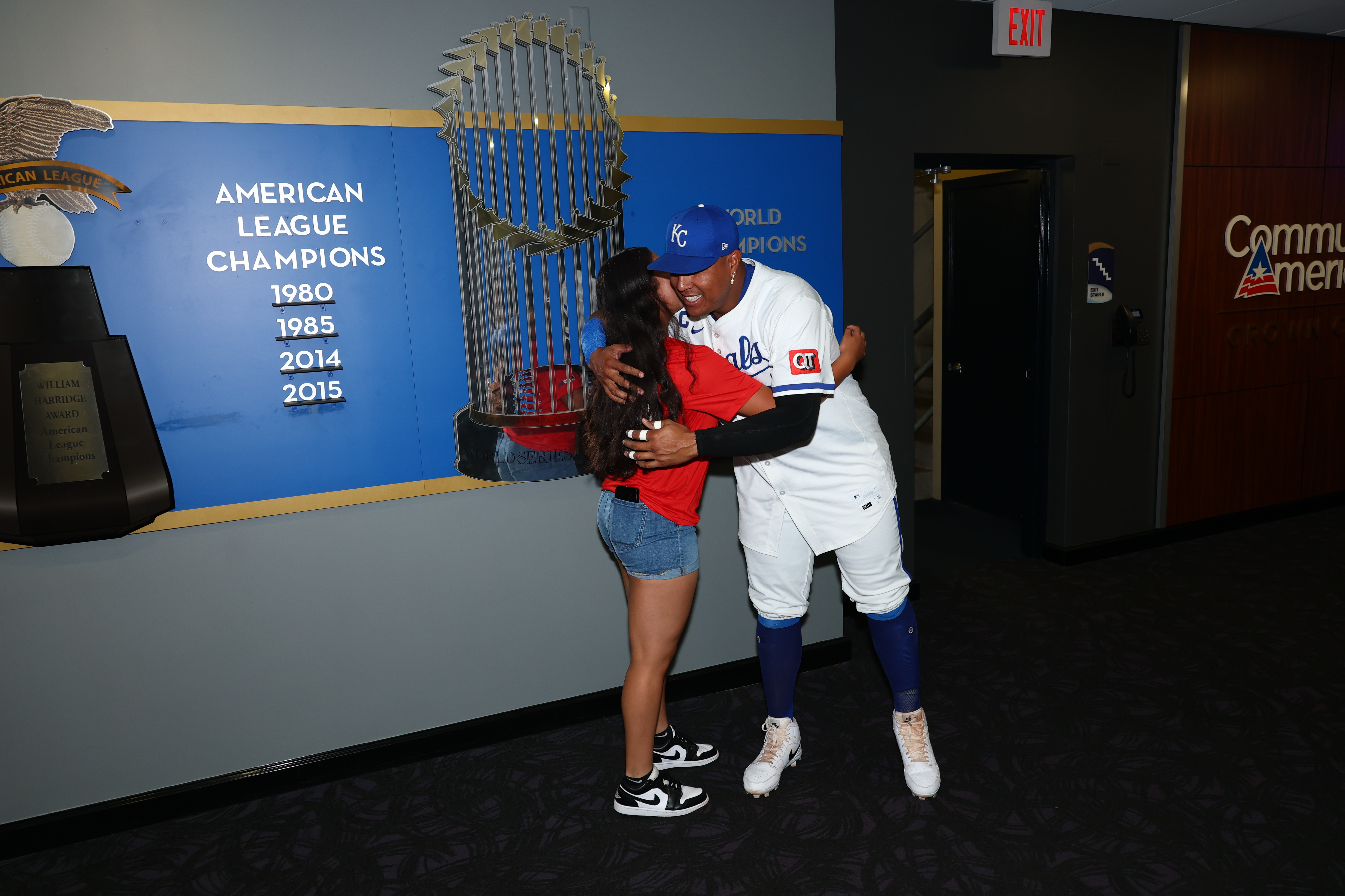 Milian Valdez meeting Salvador Perez.