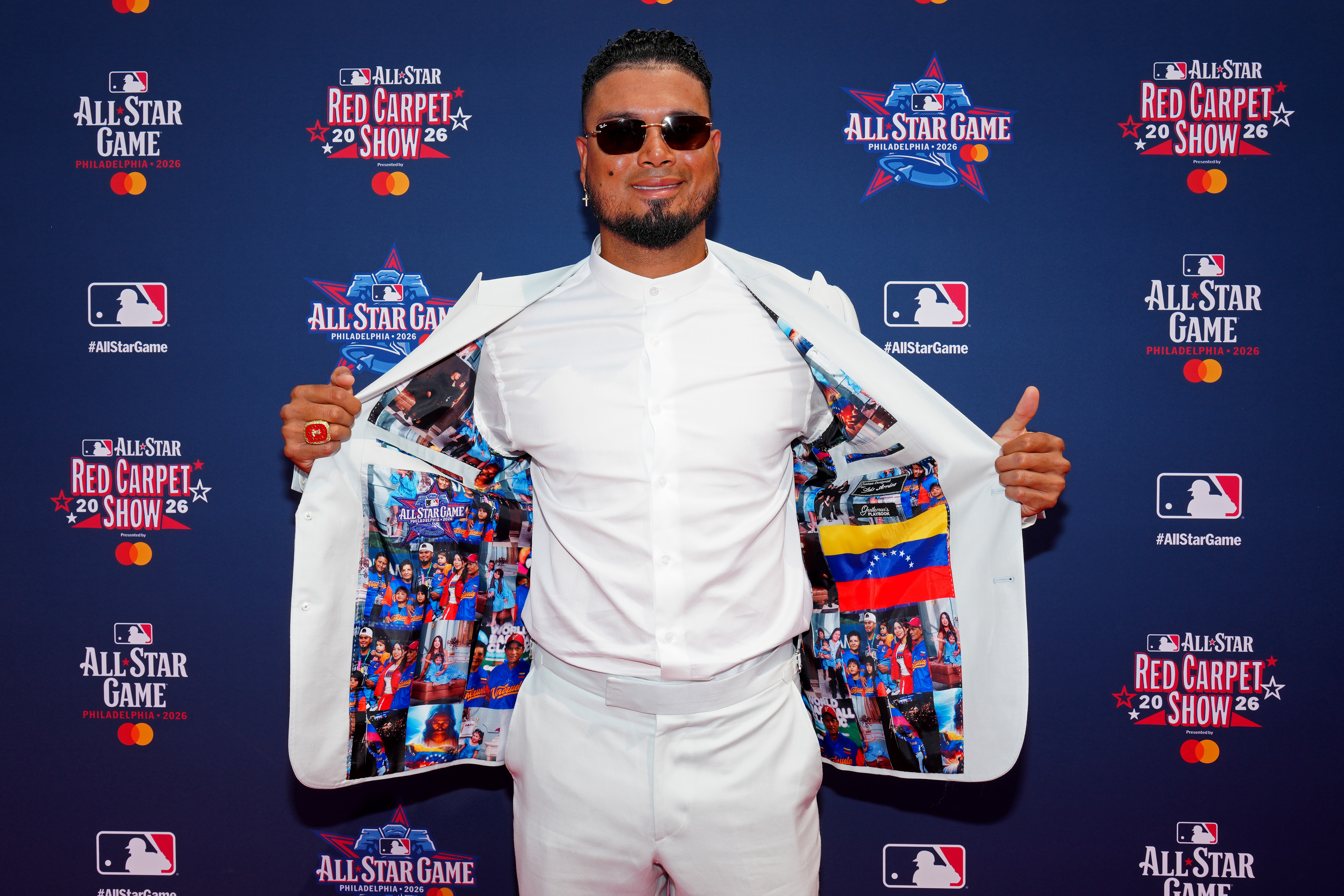 Luis Arraez shows off the lining of his suit jacket (Getty Images)
