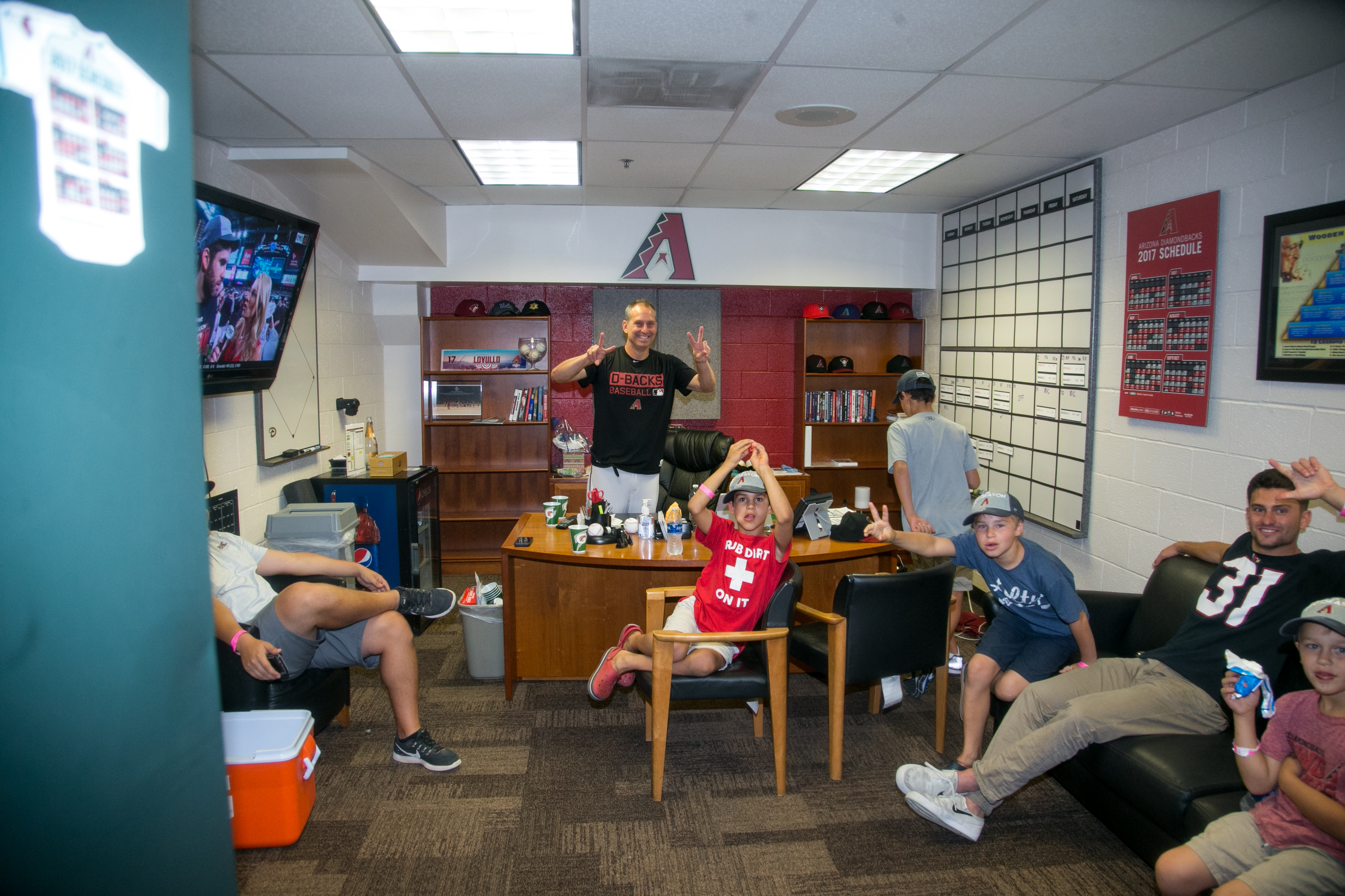 Torey Lovullo and the Hazen kids celebrate Arizona clinching a playoff spot in 2017. (Credit: Hazen family)