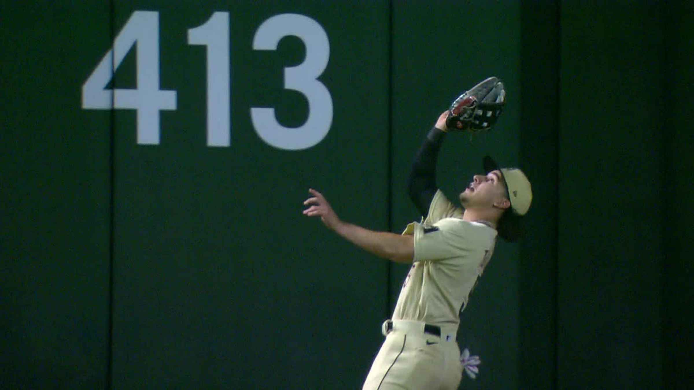 Alek Thomas' slick sliding grab, 07/24/2022