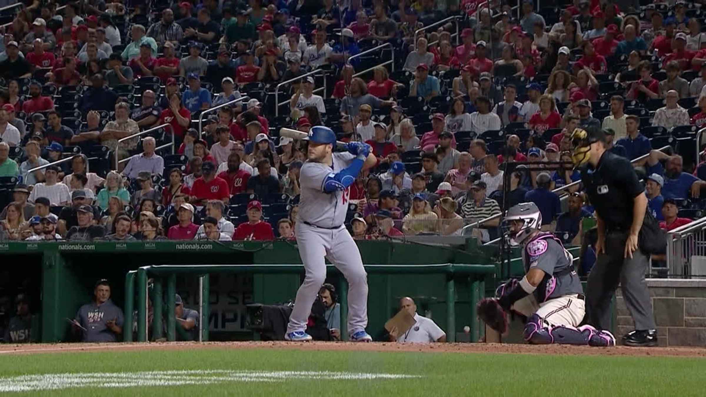 Max Muncy nabs José Iglesias, 10/04/2022